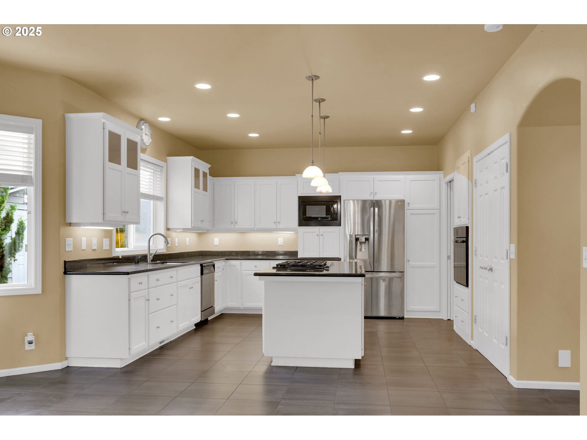 2408 Lakeview Drive Eugene, OR 97408 - Photo 13 of 34