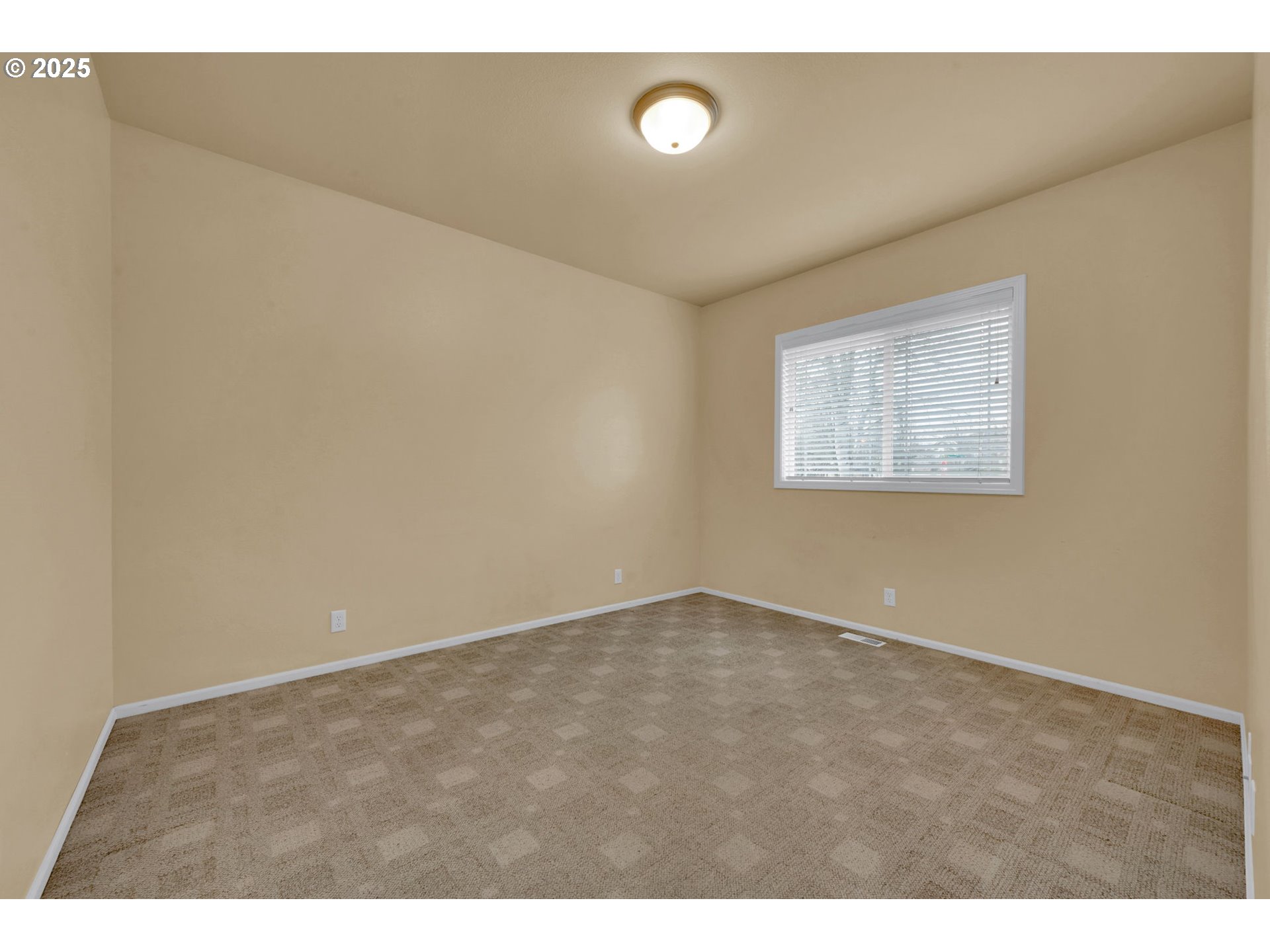 2408 Lakeview Drive Eugene, OR 97408 - Photo 16 of 34 Den/Office