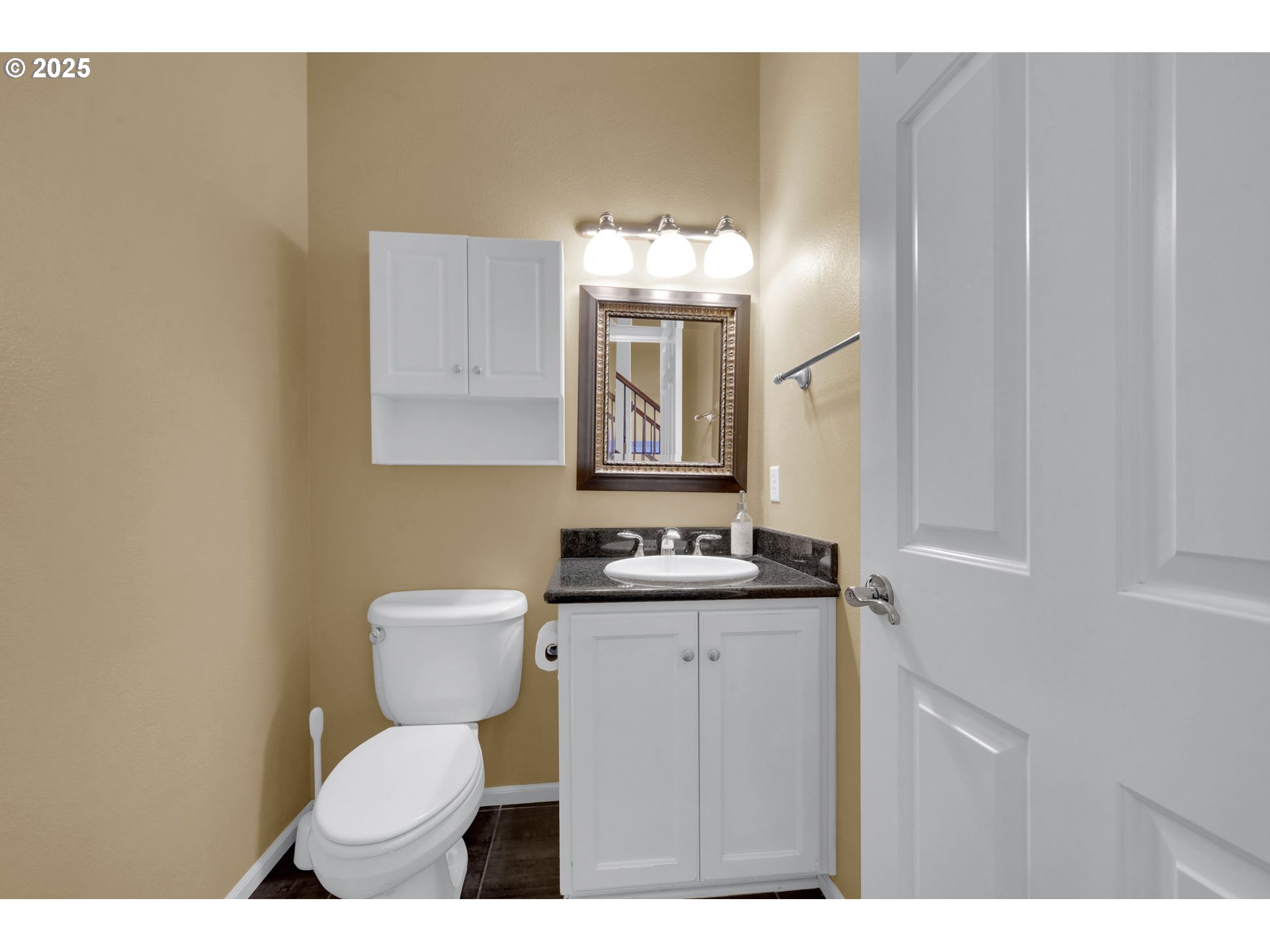 2408 Lakeview Drive Eugene, OR 97408 - Photo 19 of 34 Bathroom