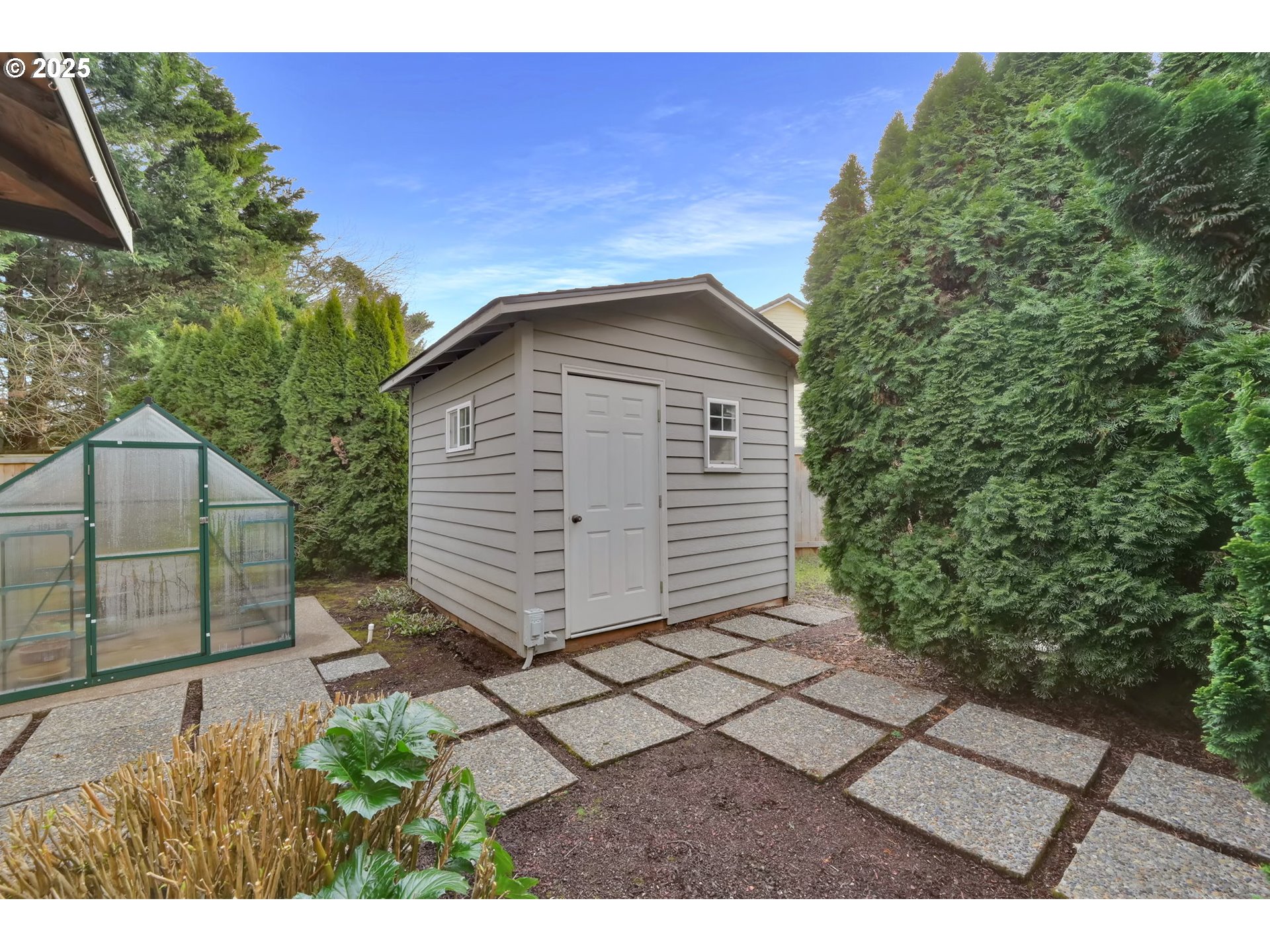 2408 Lakeview Drive Eugene, OR 97408 - Photo 31 of 34 Utility Shed