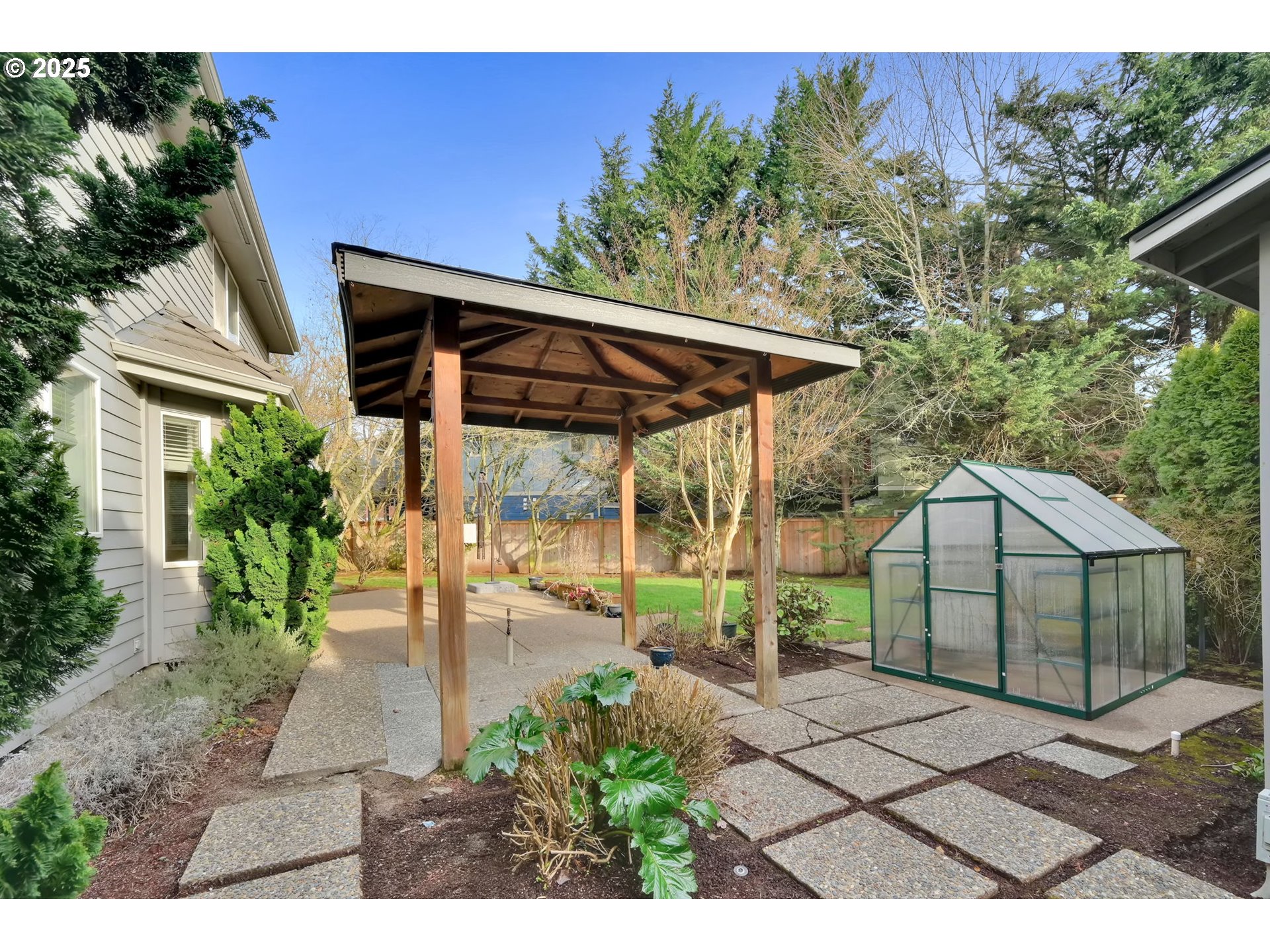 2408 Lakeview Drive Eugene, OR 97408 - Photo 32 of 34 Gazebo