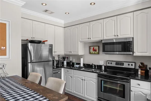 $885,000 | 755 West Broad Street, Unit 820, Athens, GA 30601