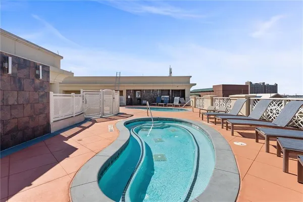 $885,000 | 755 West Broad Street, Unit 820, Athens, GA 30601