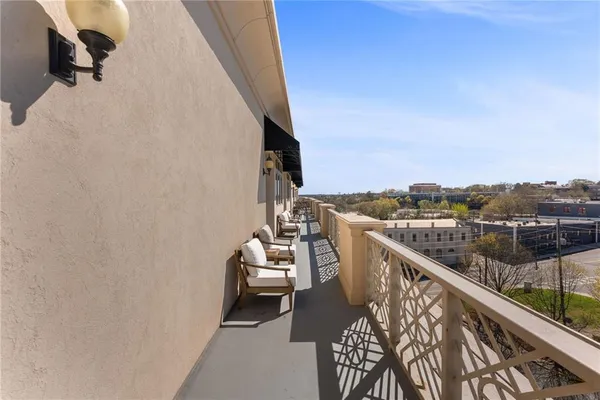 $885,000 | 755 West Broad Street, Unit 820, Athens, GA 30601