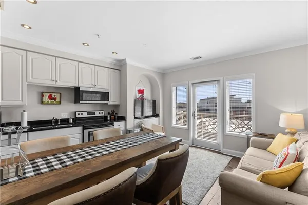 $885,000 | 755 West Broad Street, Unit 820, Athens, GA 30601