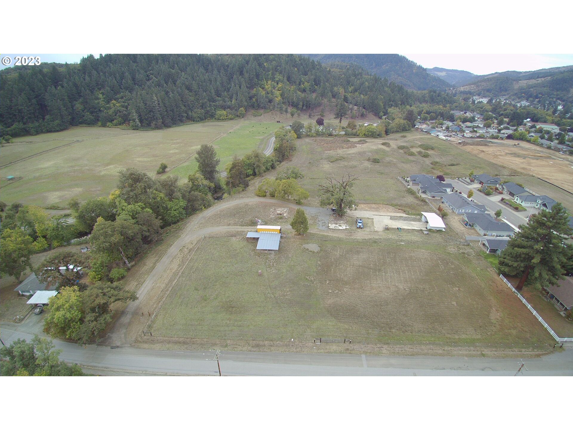 415 Southeast Neal Ln