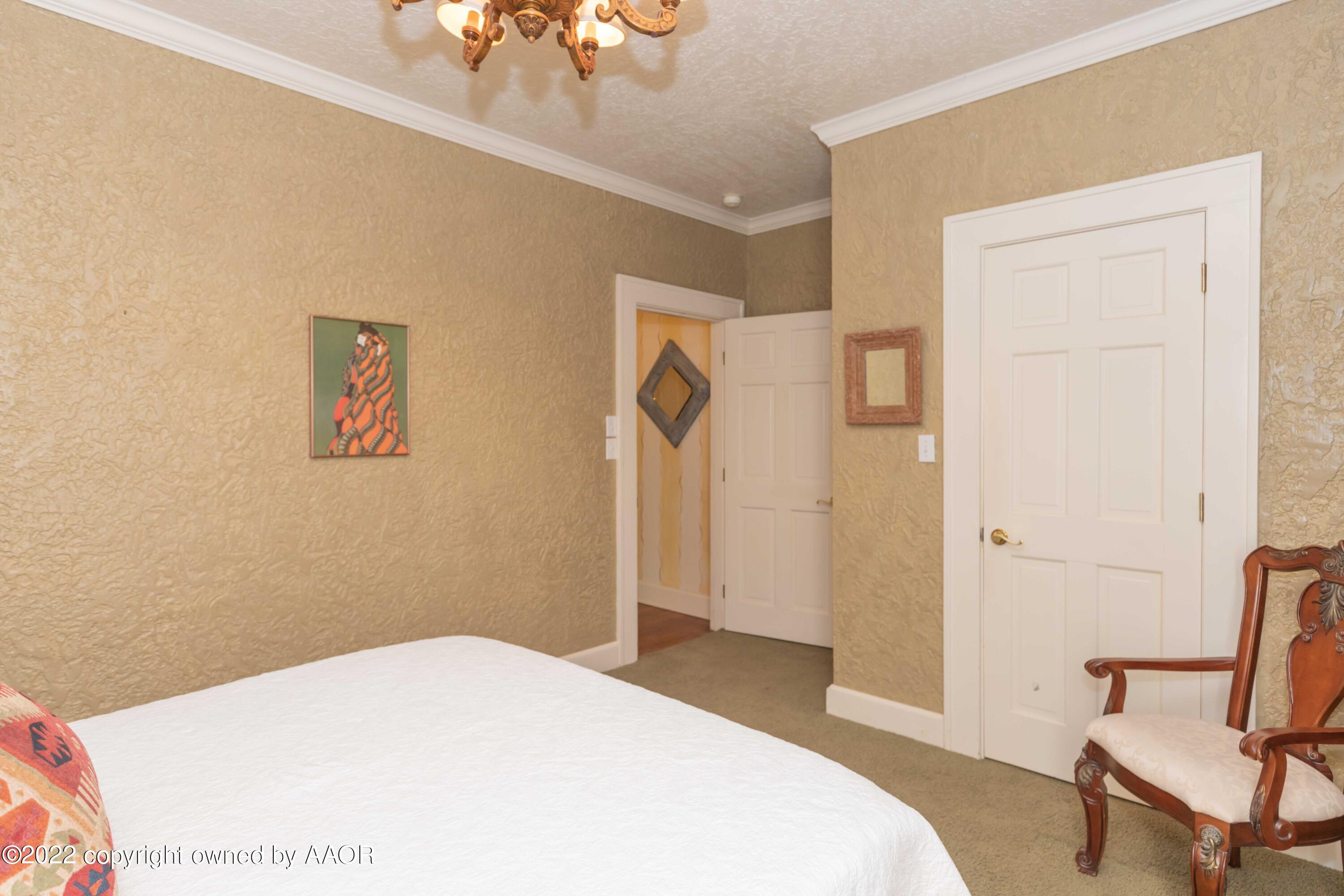 1607 South Harrison Street Amarillo, TX 79102 - Photo 40 of 71 a bedroom with a bed and a chair