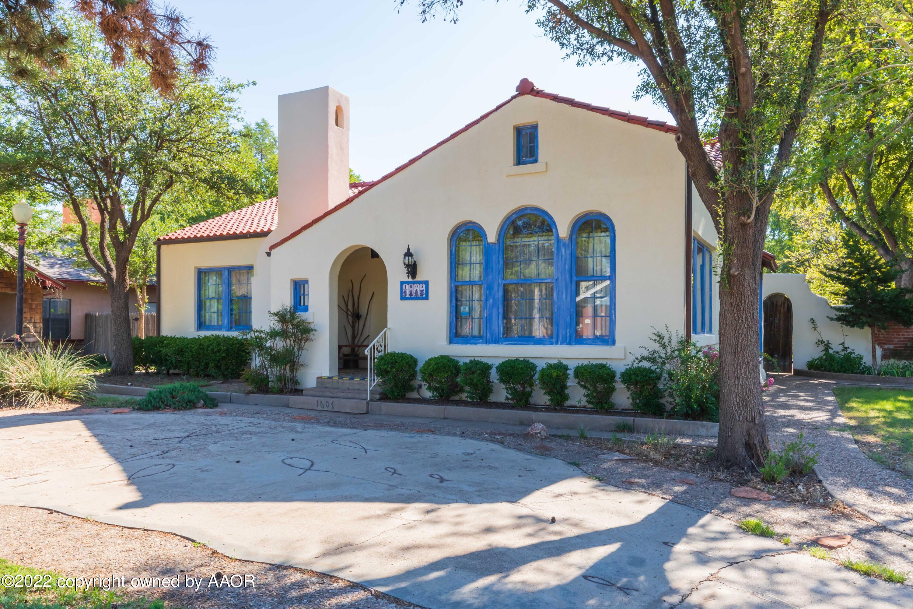 1607 South Harrison Street Amarillo, TX 79102 - Photo 4 of 71 a front view of a house with garden