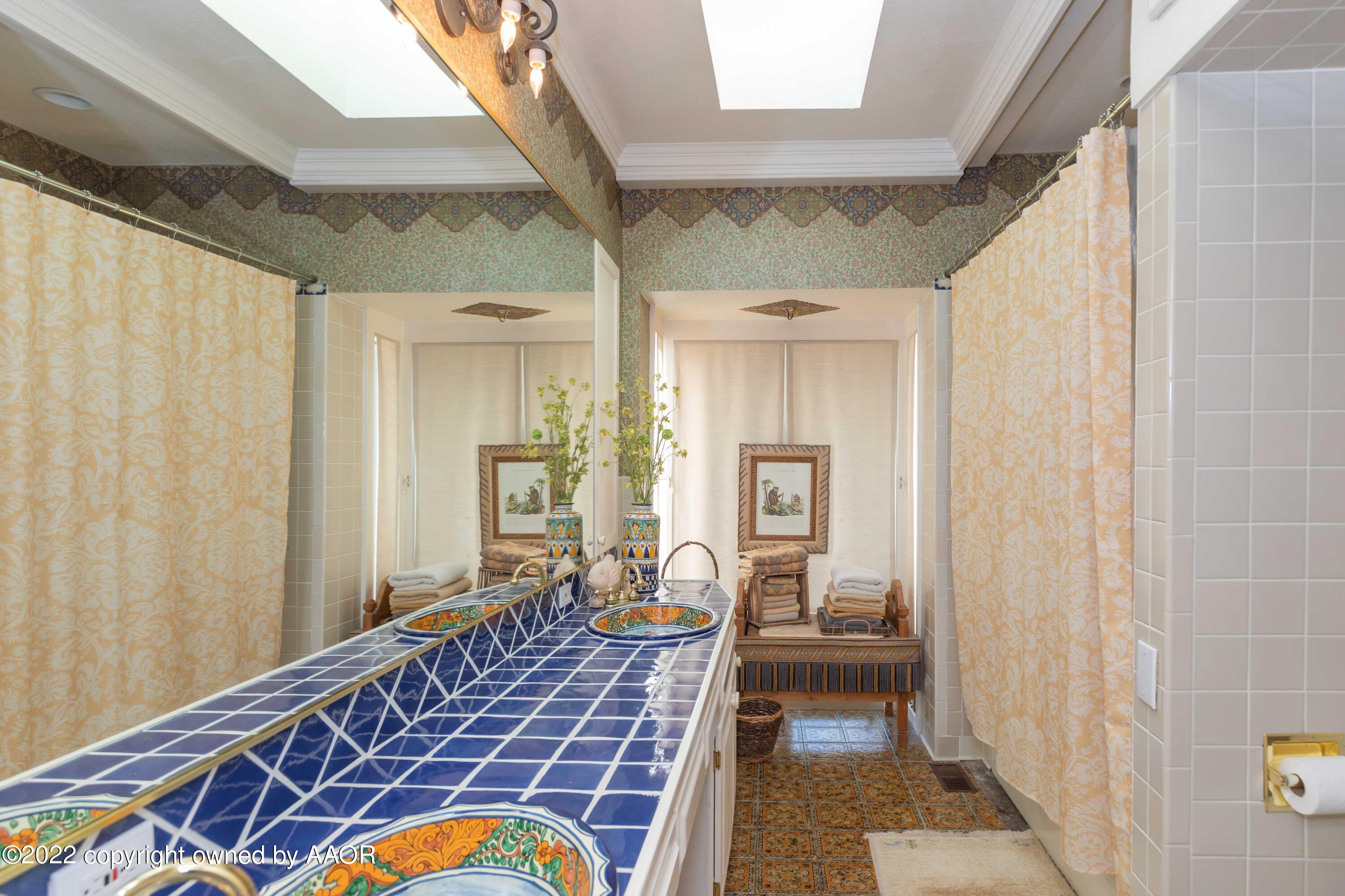 1607 South Harrison Street Amarillo, TX 79102 - Photo 43 of 71 a bedroom with furniture and a rug