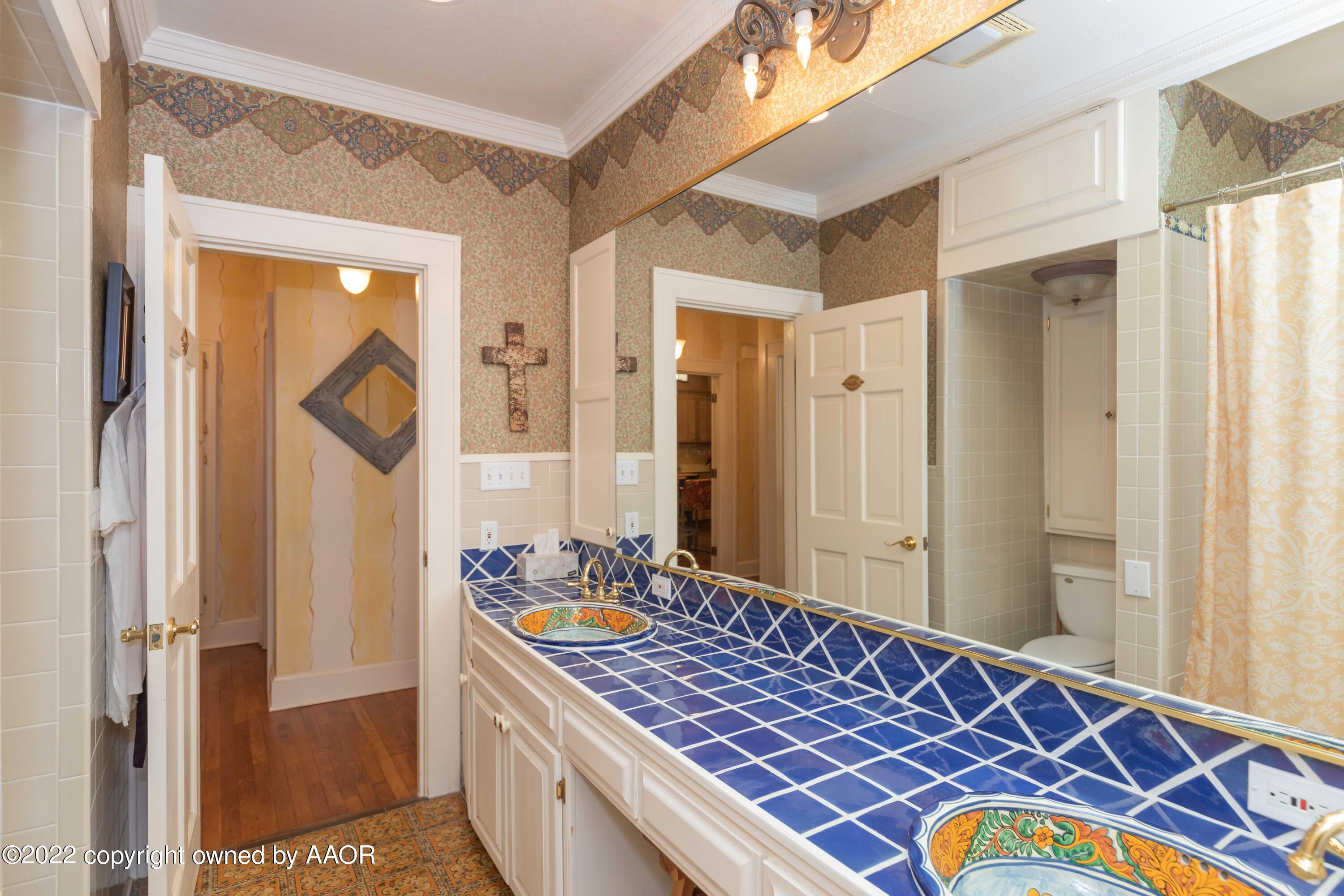 1607 South Harrison Street Amarillo, TX 79102 - Photo 44 of 71 BATHROOM 4 VIEW 3