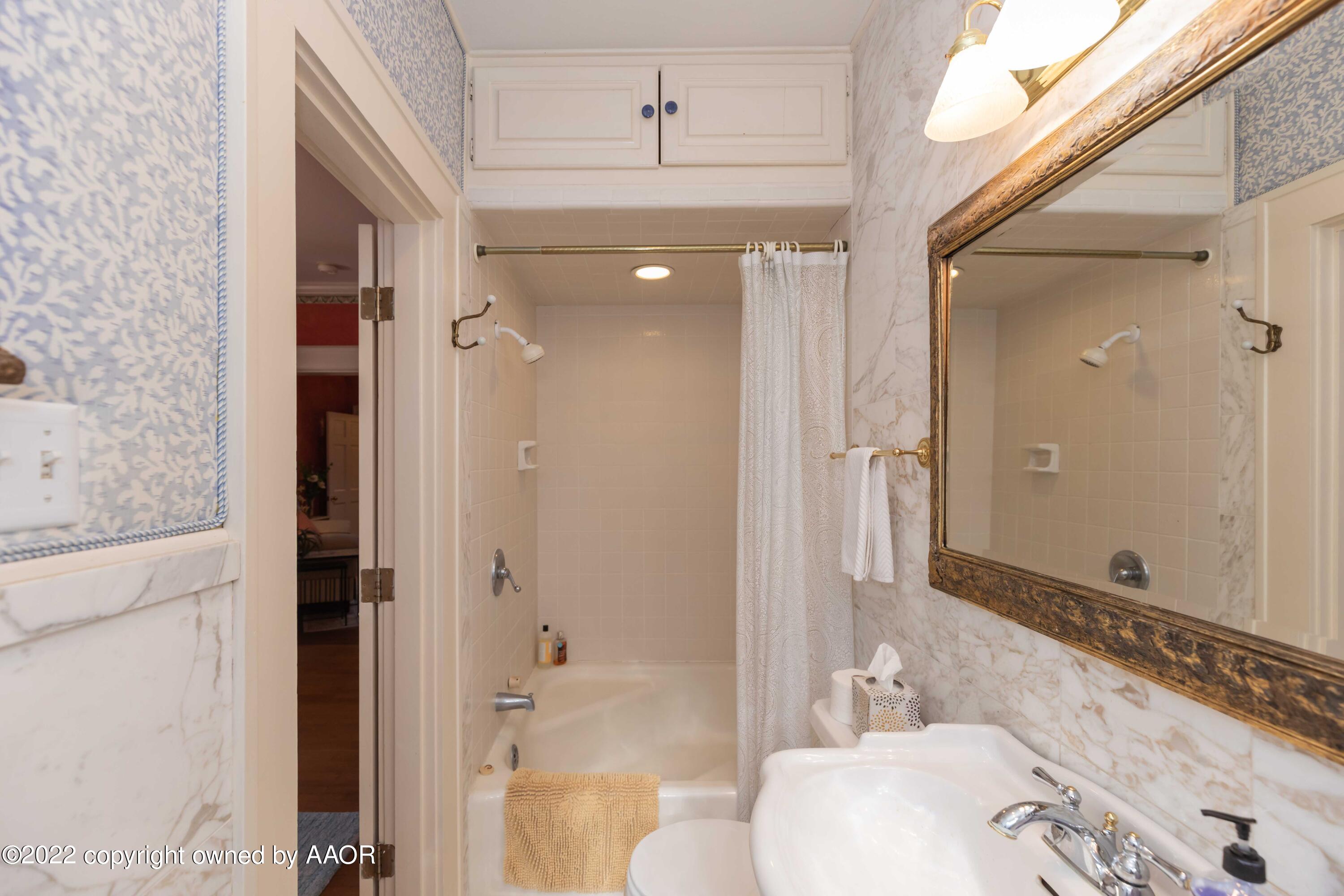 1607 South Harrison Street Amarillo, TX 79102 - Photo 55 of 71 a bathroom with a bathtub and a sink