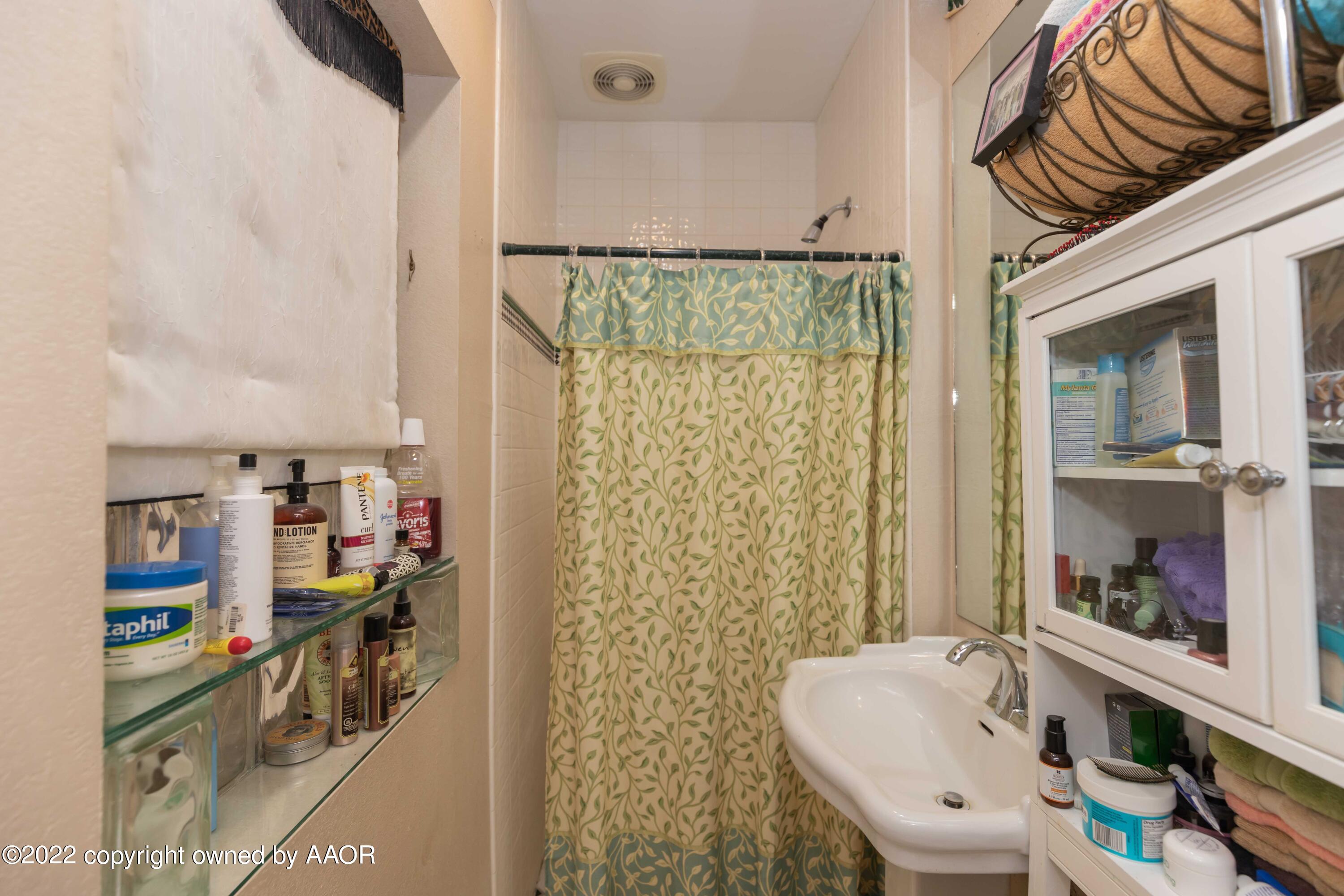 1607 South Harrison Street Amarillo, TX 79102 - Photo 58 of 71 BATHROOM 5