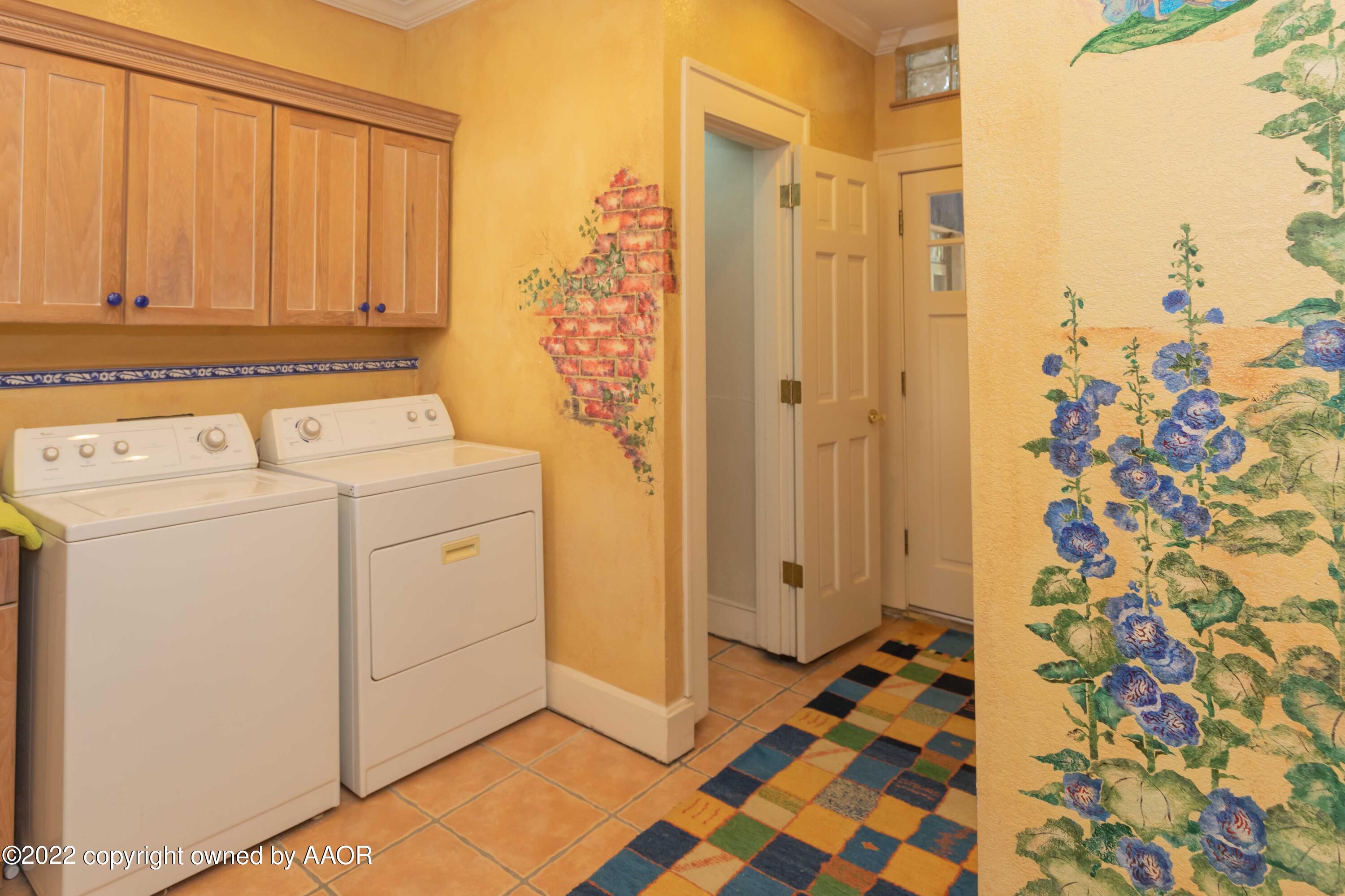 1607 South Harrison Street Amarillo, TX 79102 - Photo 59 of 71 a view of a utility room with dryer and washer