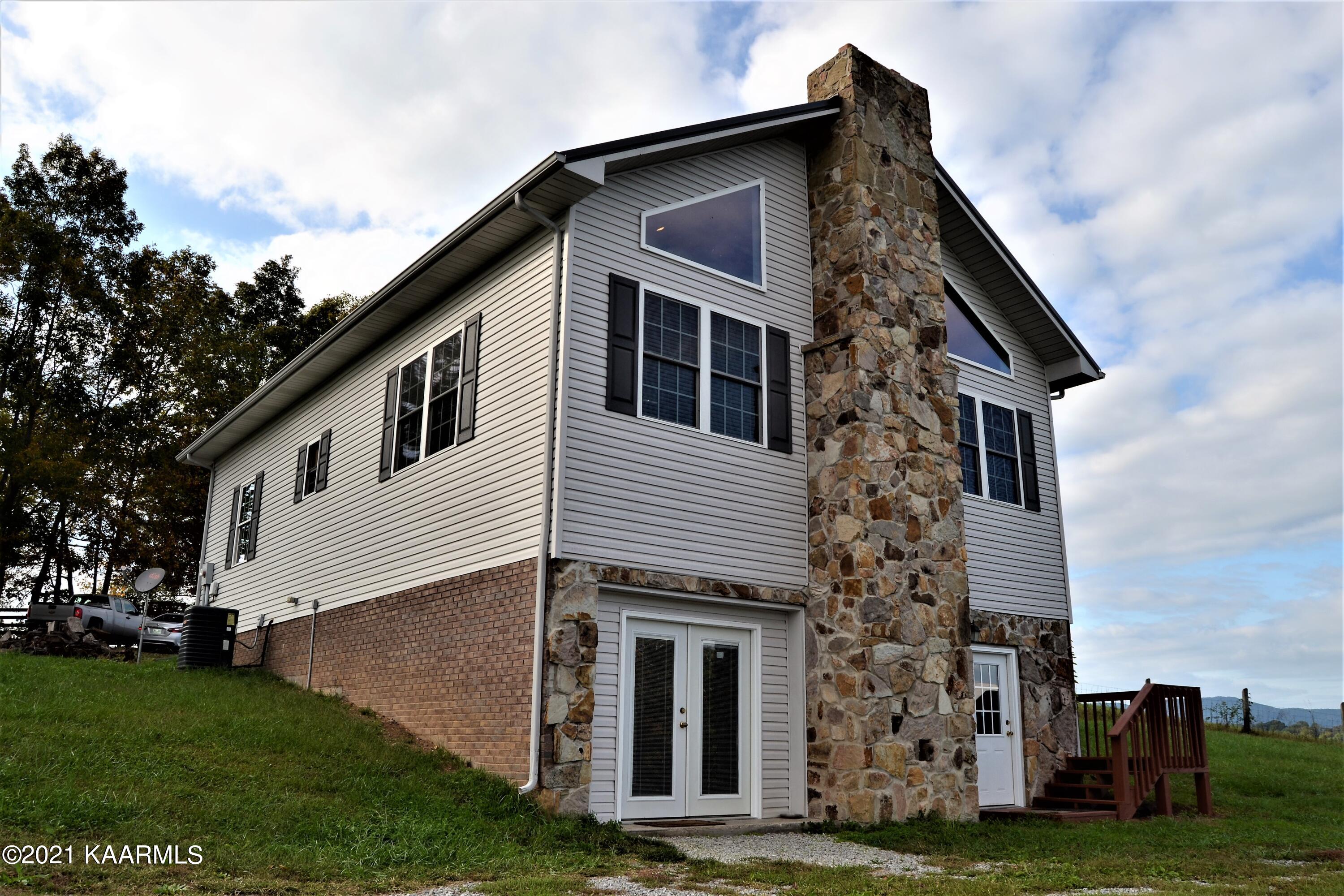 182 Grantham Ford Road Tazewell, TN 37879 - Photo 7 of 60 DSC_0015