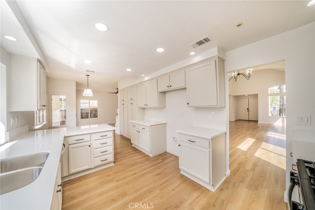 15849 Firethorn Road Fontana, CA 92337 - Photo 12 of 40