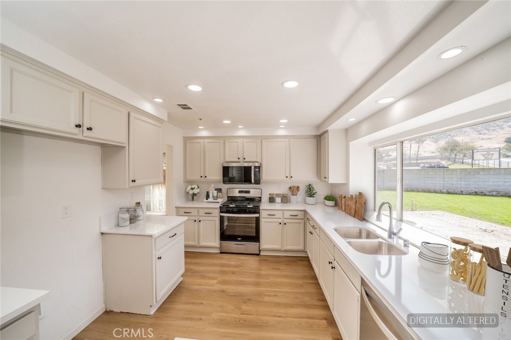 15849 Firethorn Road Fontana, CA 92337 - Photo 10 of 40