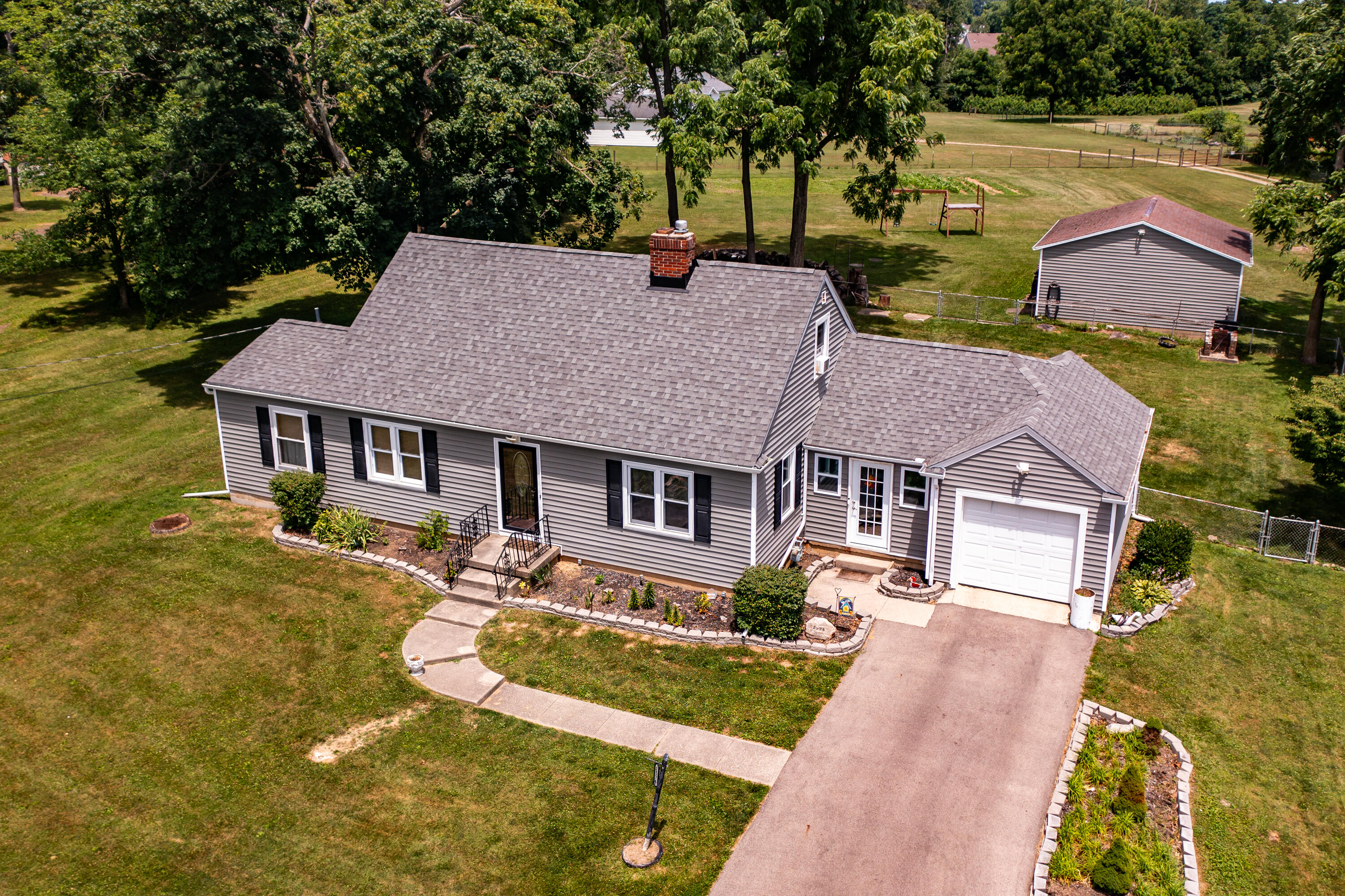 2576 Middle Urbana Road Springfield, OH 45503 - Photo 2 of 55
