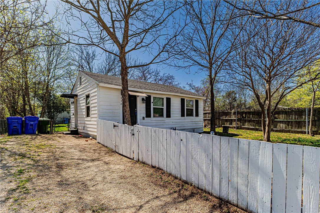 936 Martin Avenue Waco, TX 76706 - Photo 3 of 19