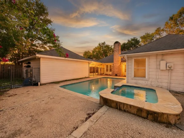 $2,600 | 7914 Candle Lane, Houston, TX 77071