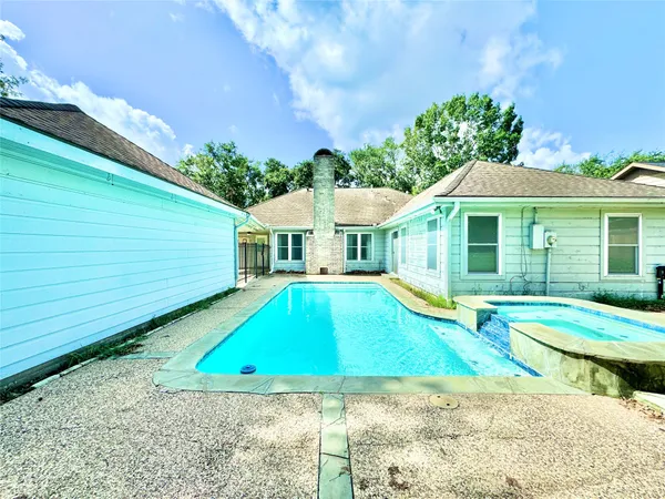 $2,600 | 7914 Candle Lane, Houston, TX 77071