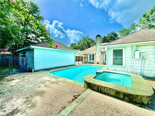 $2,600 | 7914 Candle Lane, Houston, TX 77071