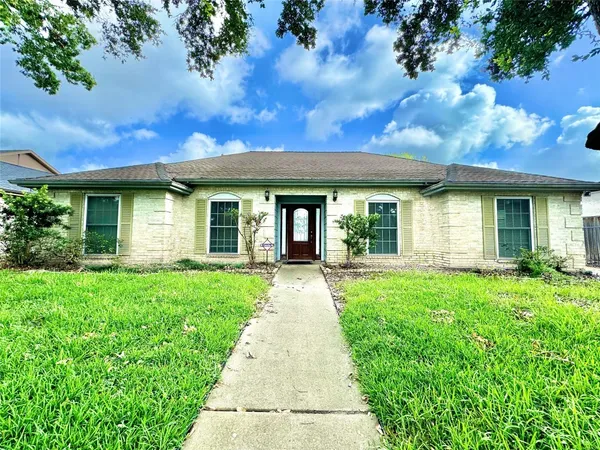 $2,600 | 7914 Candle Lane, Houston, TX 77071