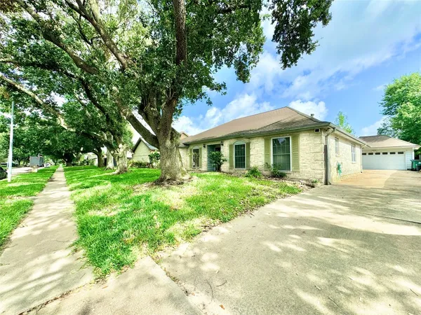 $2,600 | 7914 Candle Lane, Houston, TX 77071