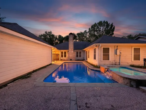 $2,600 | 7914 Candle Lane, Houston, TX 77071