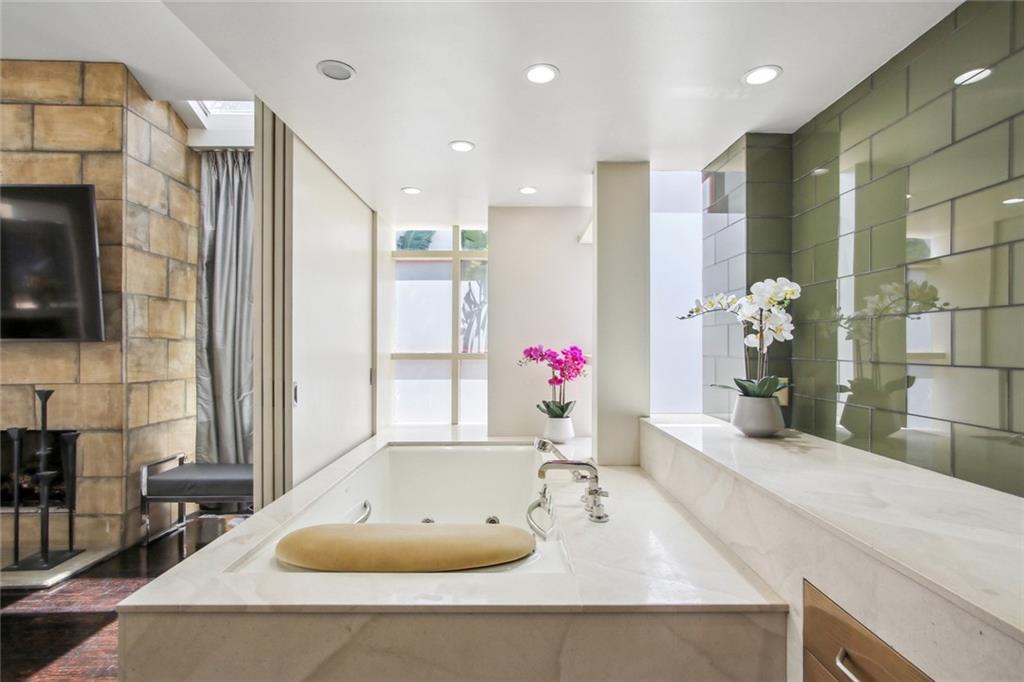 620 Decatur Street, Unit PHB3 New Orleans, LA 70130 - Photo 15 of 40