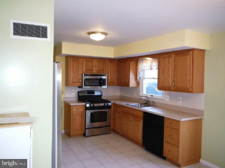 242 Sunrise Road Reading, PA 19606 - Photo 7 of 16 Gallery Image 7