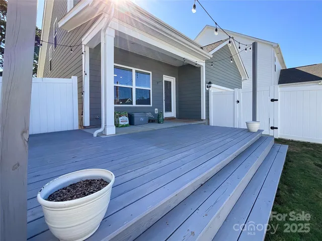 a view of an house with backyard space and balcony