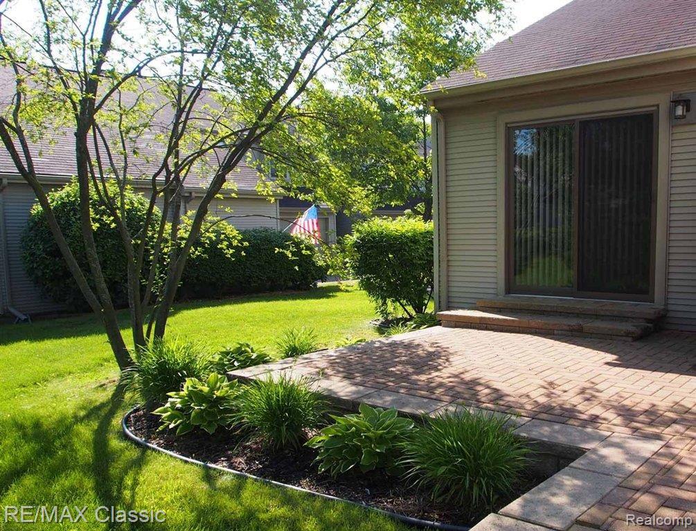 730 Hamilton Court, Unit 114 Rochester, MI 48307 - Photo 2 of 23 20130618_05.JPG