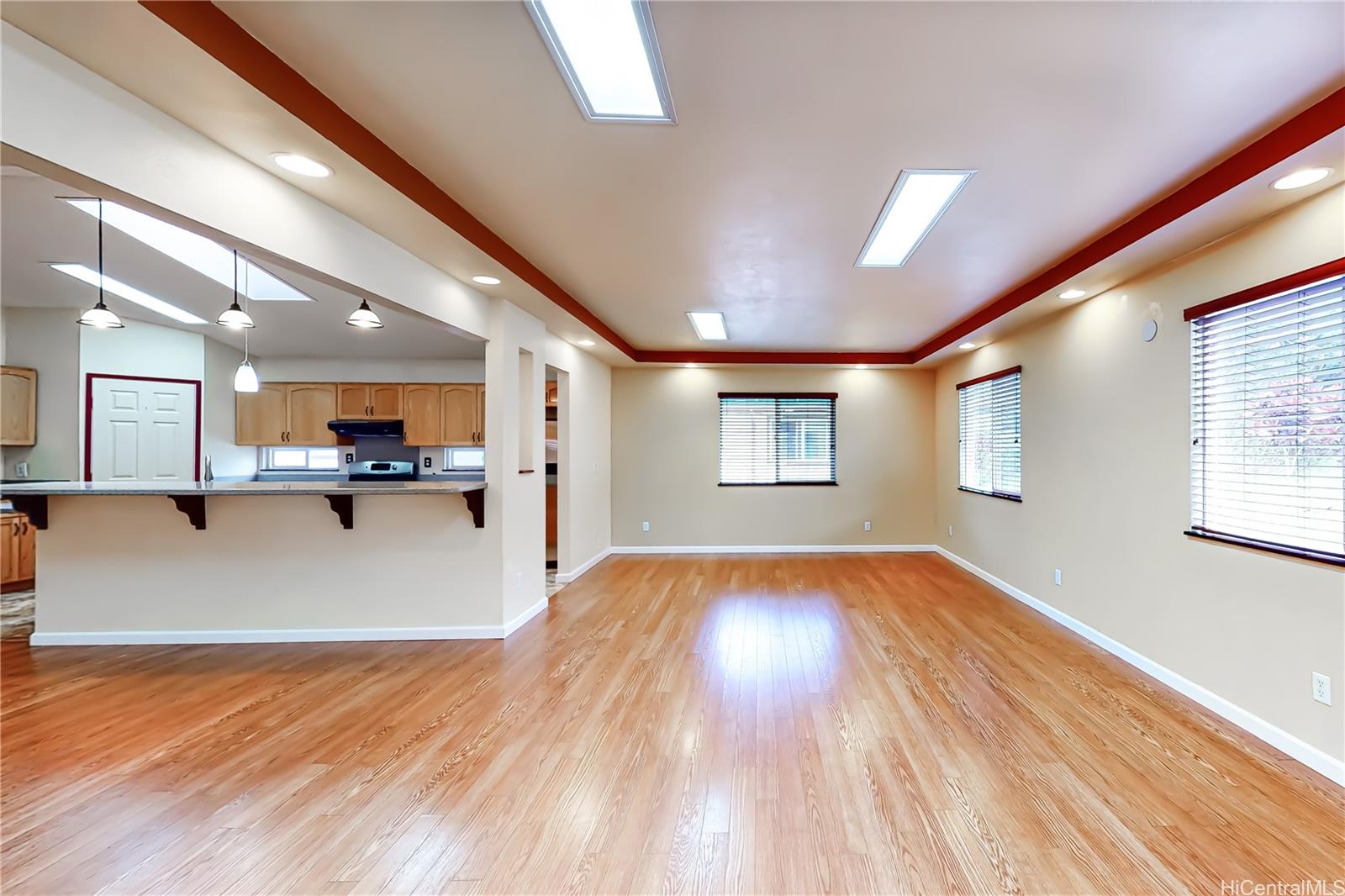 45-655 Apapane Street, Unit UPSTAIRS Kaneohe, HI 96744 - Photo 8 of 19 Living/ Family Room