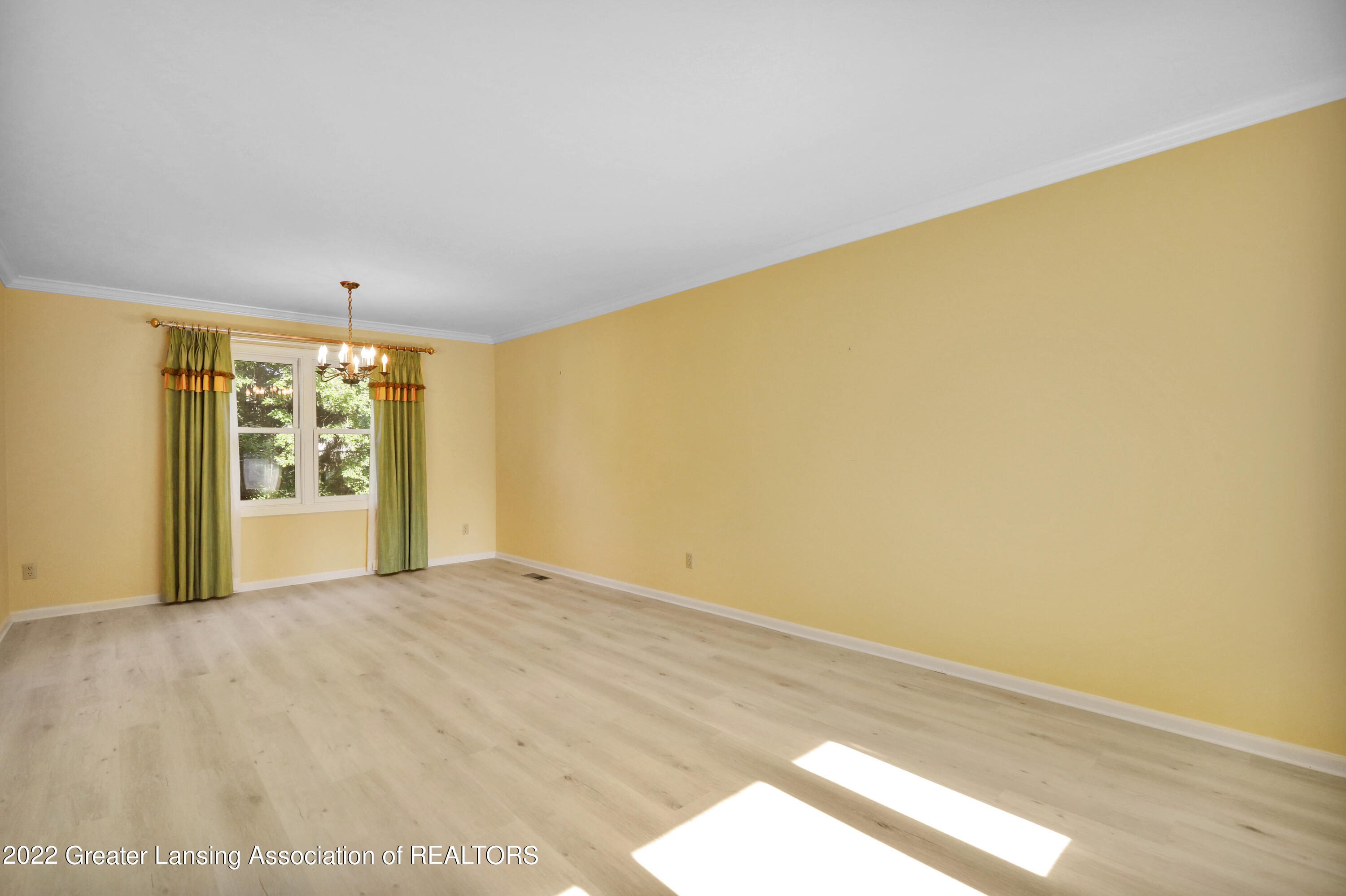 13163 Hitching Post Road Dewitt, MI 48820 - Photo 3 of 36 Dining Room