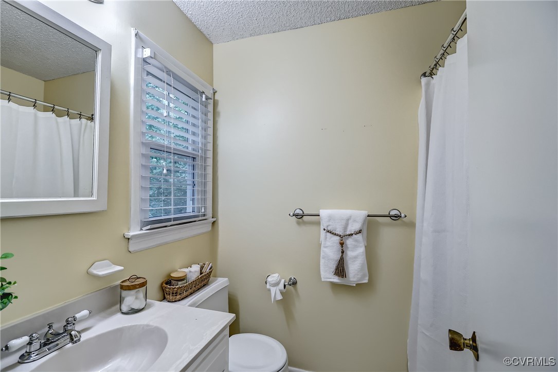 630 Clearlake Road Chesterfield, VA 23236 - Photo 32 of 40 Full Hall Bath