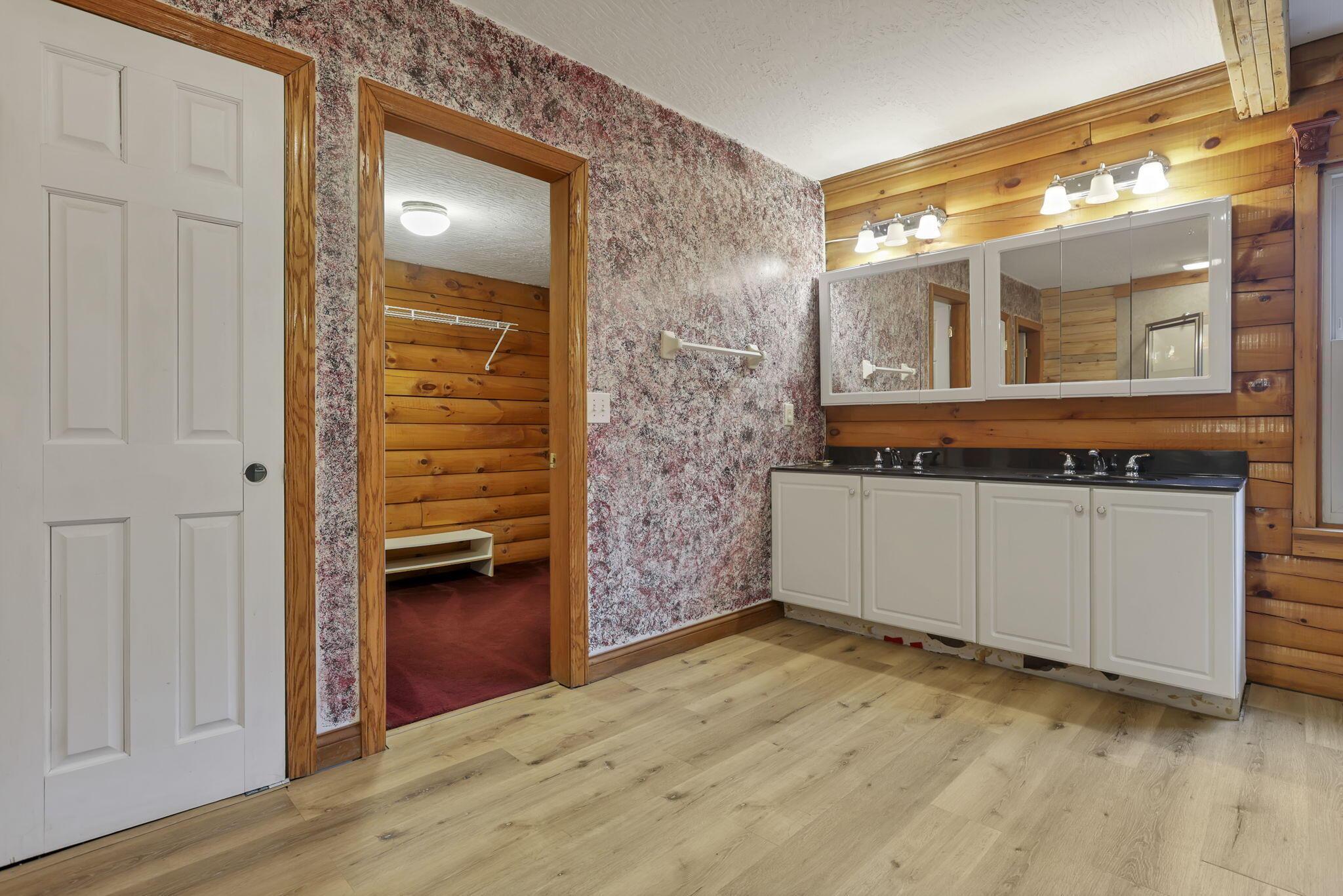 7760 Township Road Fredericktown, OH 43019 - Photo 24 of 74 1st Floor Owners On Suite