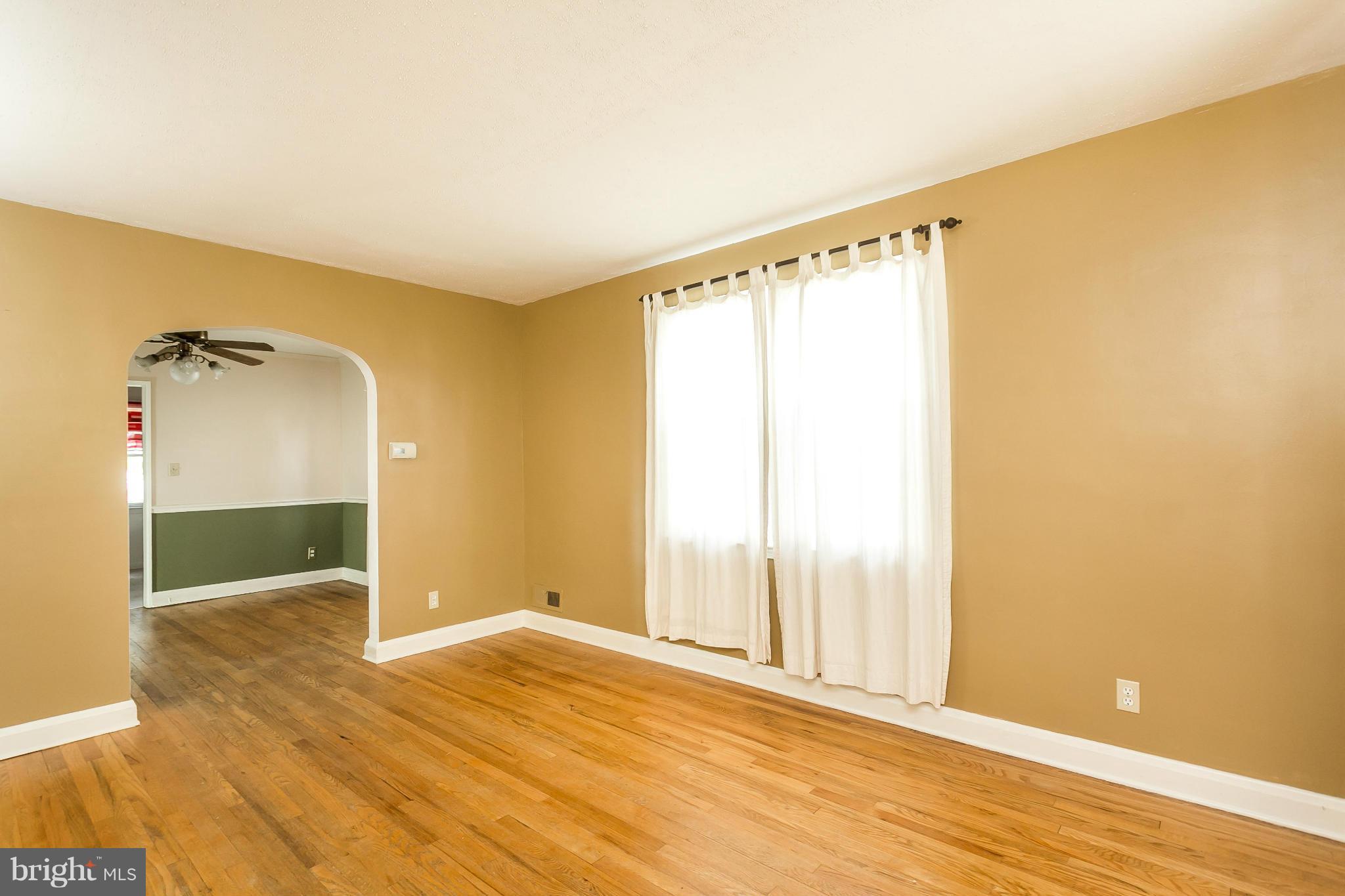 2513 Wycliffe Road Baltimore, MD 21234 - Photo 6 of 30 Living Room