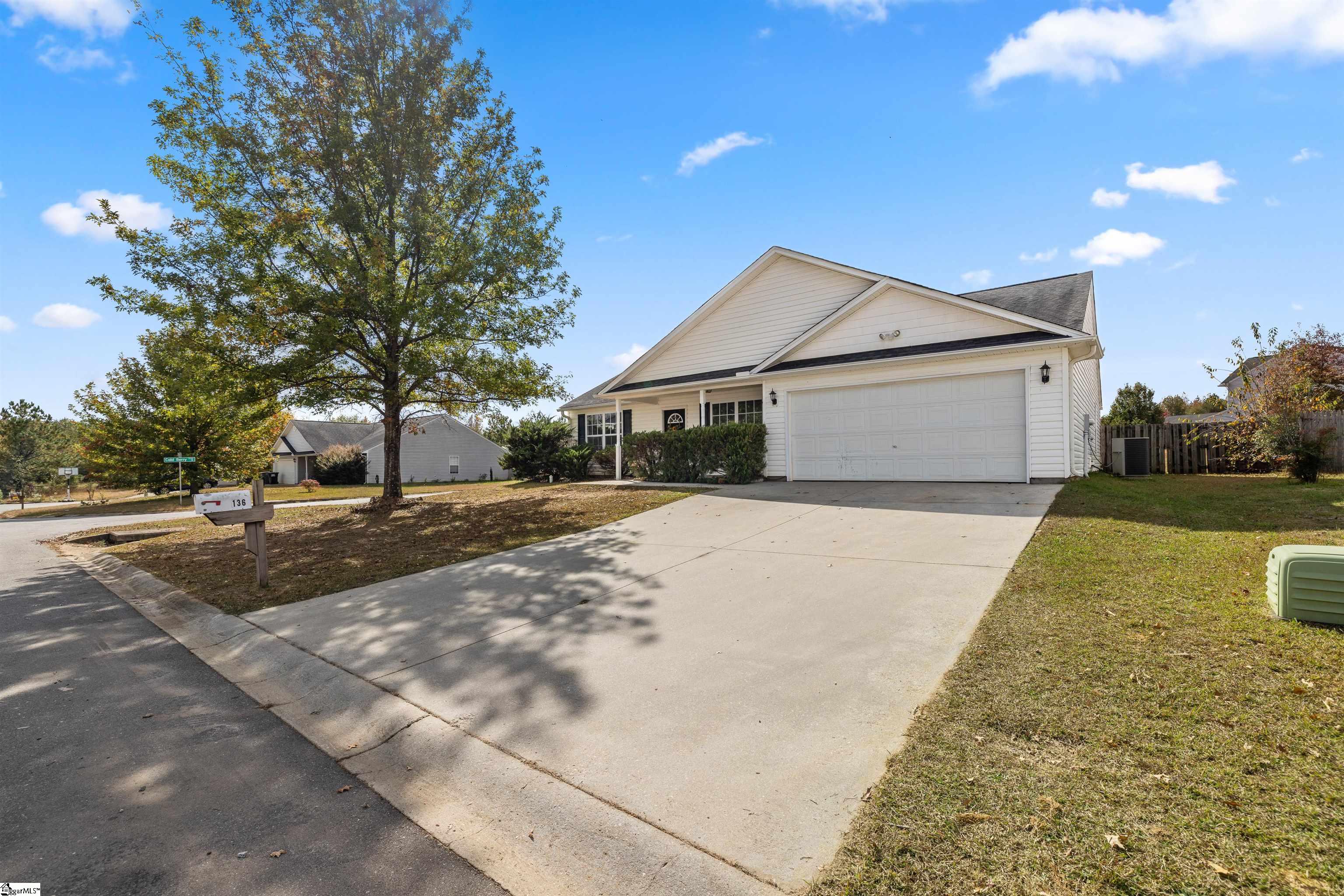 136 Strawberry Place Anderson, SC 29624 - Photo 2 of 30