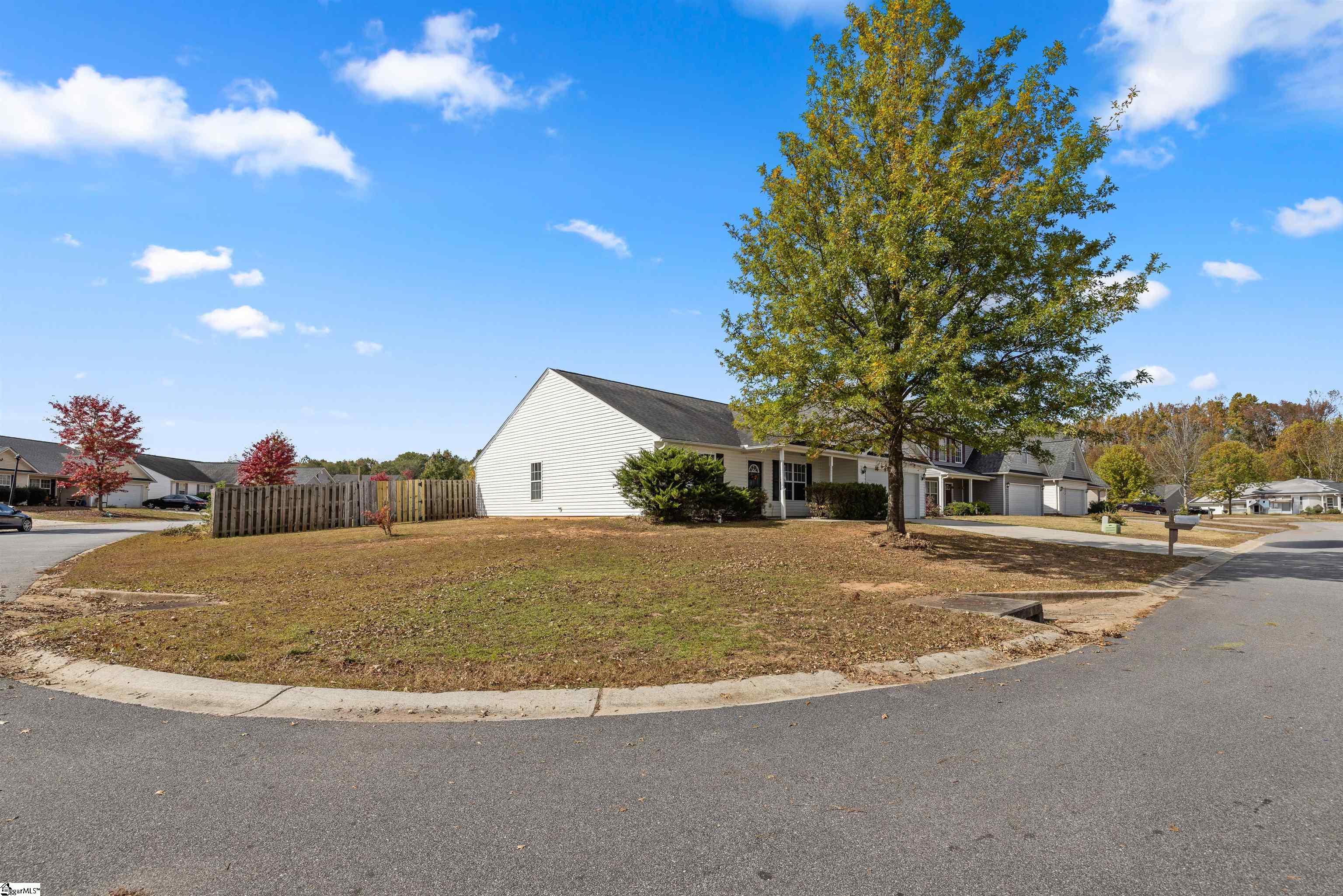 136 Strawberry Place Anderson, SC 29624 - Photo 3 of 30
