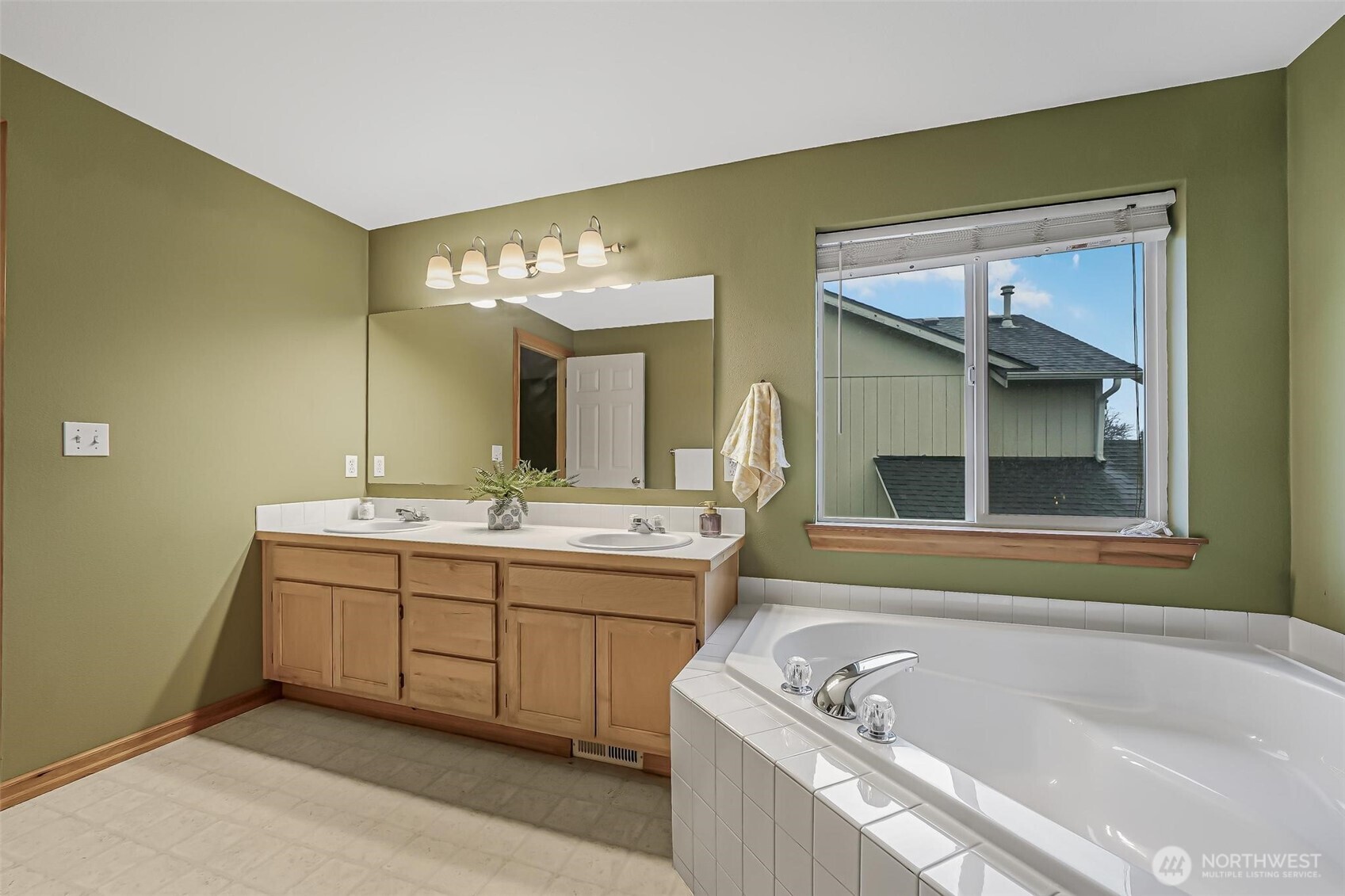 21012 Springhaven Way East Bonney Lake, WA 98391 - Photo 27 of 39 a bathroom with a tub sink and mirror