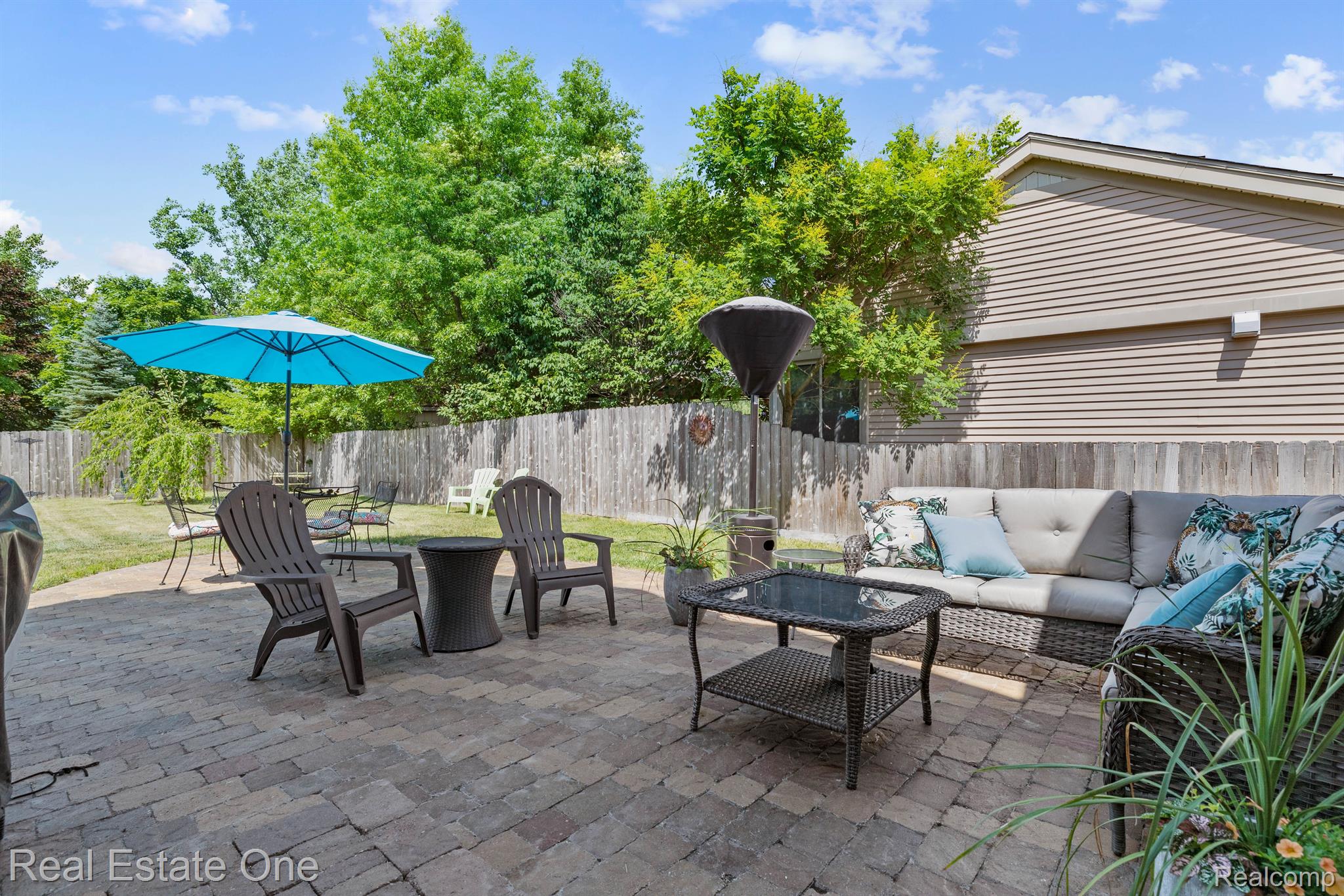 44638 Ridgefield Road Canton, MI 48188 - Photo 11 of 21 PRIVATE BACK PATIO