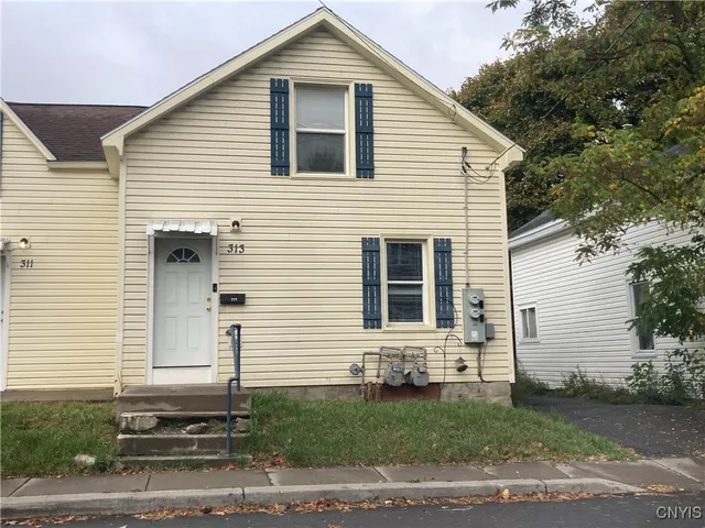 $1,200 | 313 High Street, Watertown, NY 13601