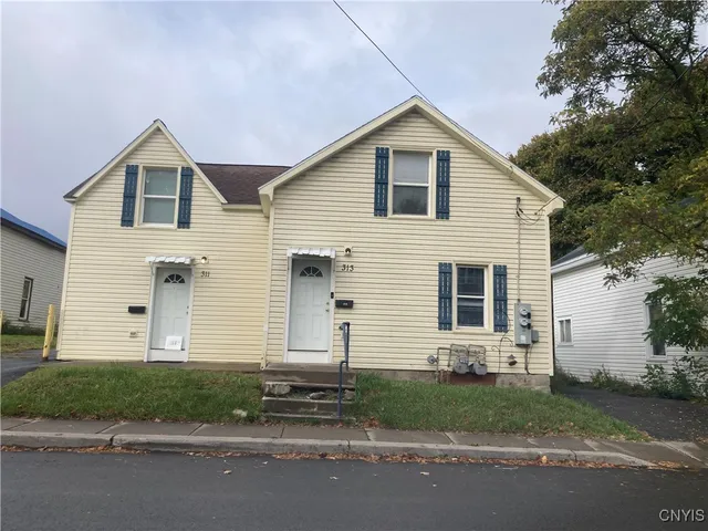 $1,200 | 313 High Street, Watertown, NY 13601