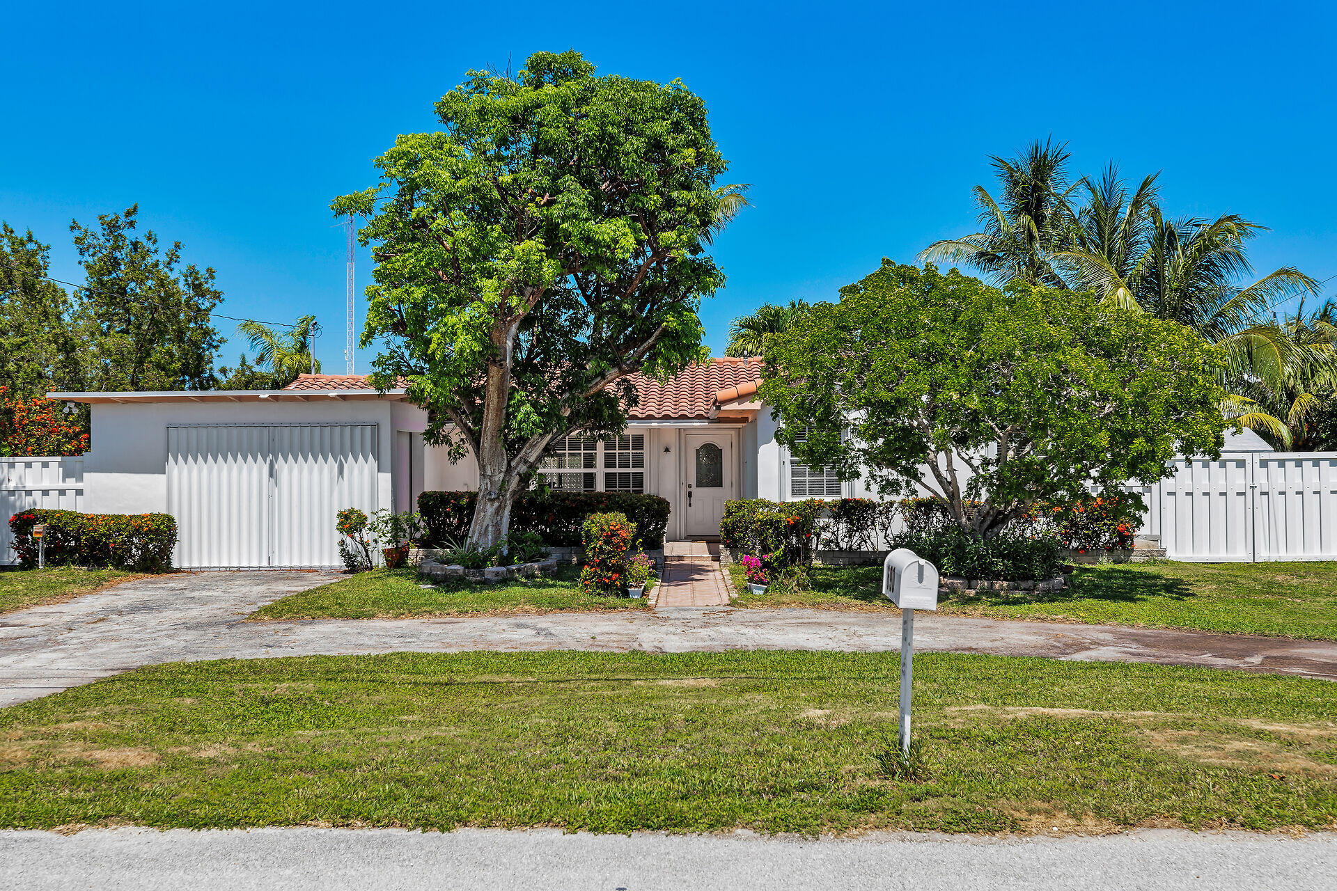 690 79th Street Marathon, FL 33050 - Photo 1 of 45 a view of a backyard with a tree