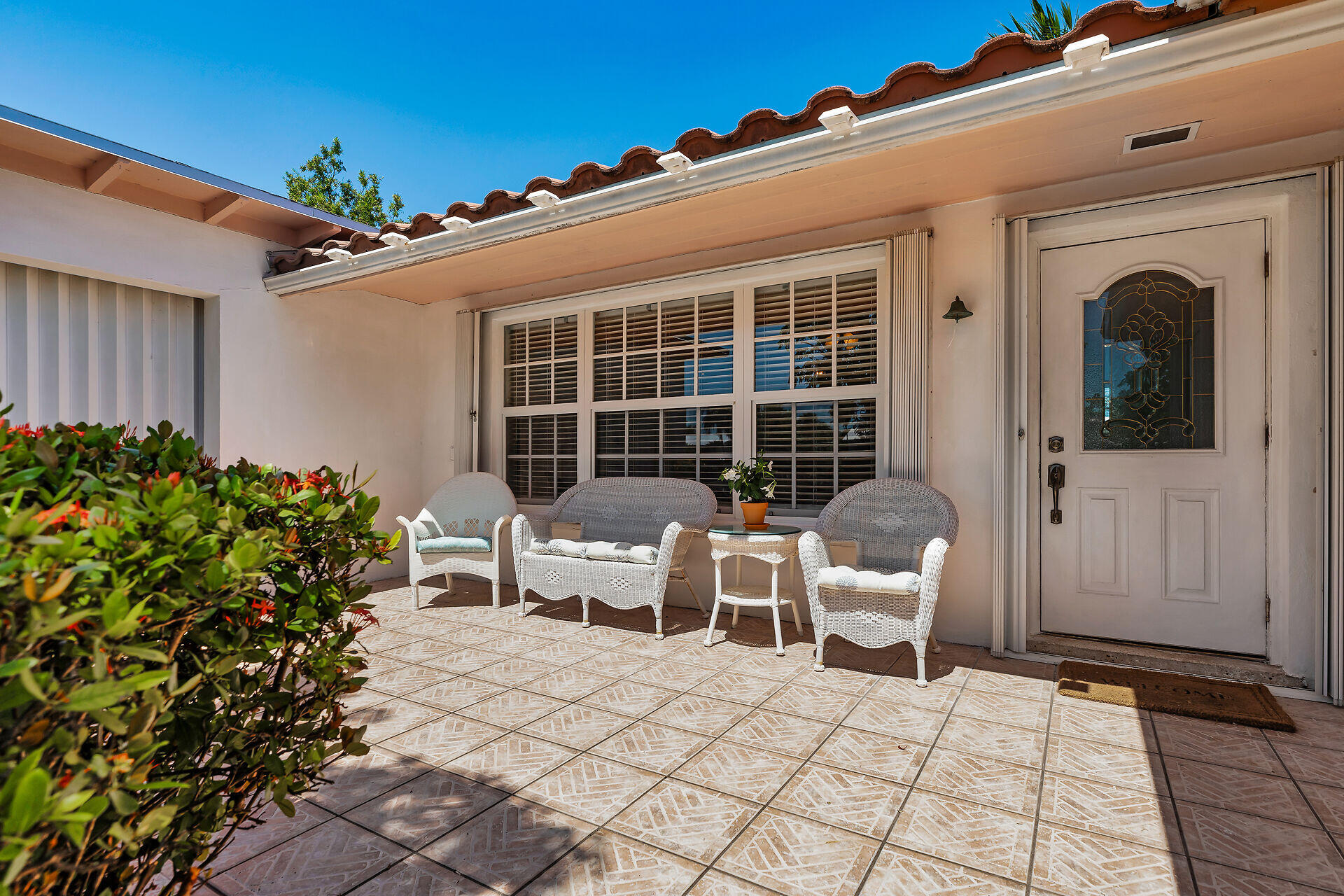 690 79th Street Marathon, FL 33050 - Photo 7 of 45 a view of a patio with couple of chairs