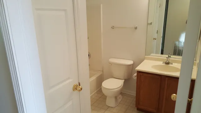 $1,650 | 1197 North Red Oak Circle, Unit 3, Round Lake Beach, IL 60073