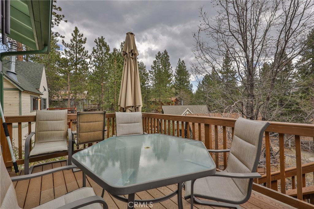 39177 Arapahoe Road Fawnskin, CA 92333 - Photo 26 of 39 a balcony with table and chairs