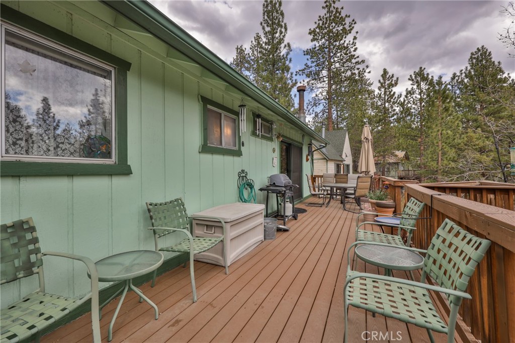 39177 Arapahoe Road Fawnskin, CA 92333 - Photo 31 of 39 a balcony with wooden floor and outdoor seating