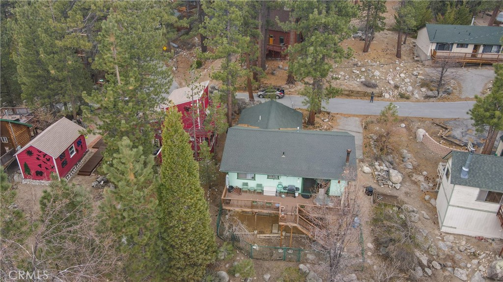 39177 Arapahoe Road Fawnskin, CA 92333 - Photo 37 of 39 an aerial view of houses with outdoor space