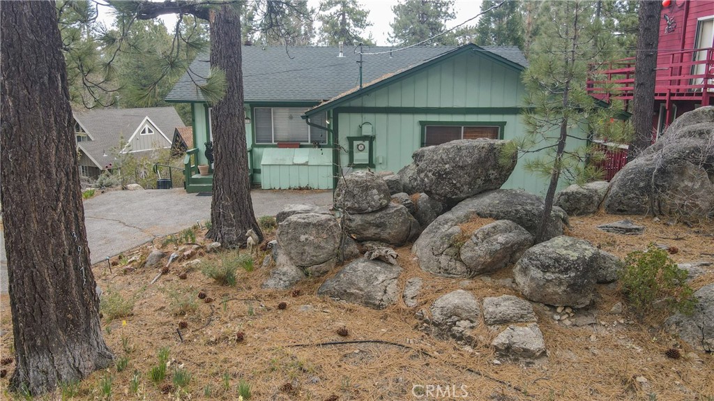 39177 Arapahoe Road Fawnskin, CA 92333 - Photo 5 of 39 a view of a house with a couches yard and a large tree